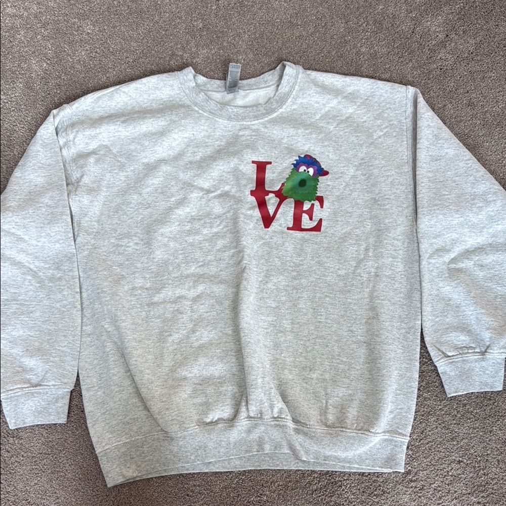 Gildan Red and Gray Crewneck Sweater with Festive Design